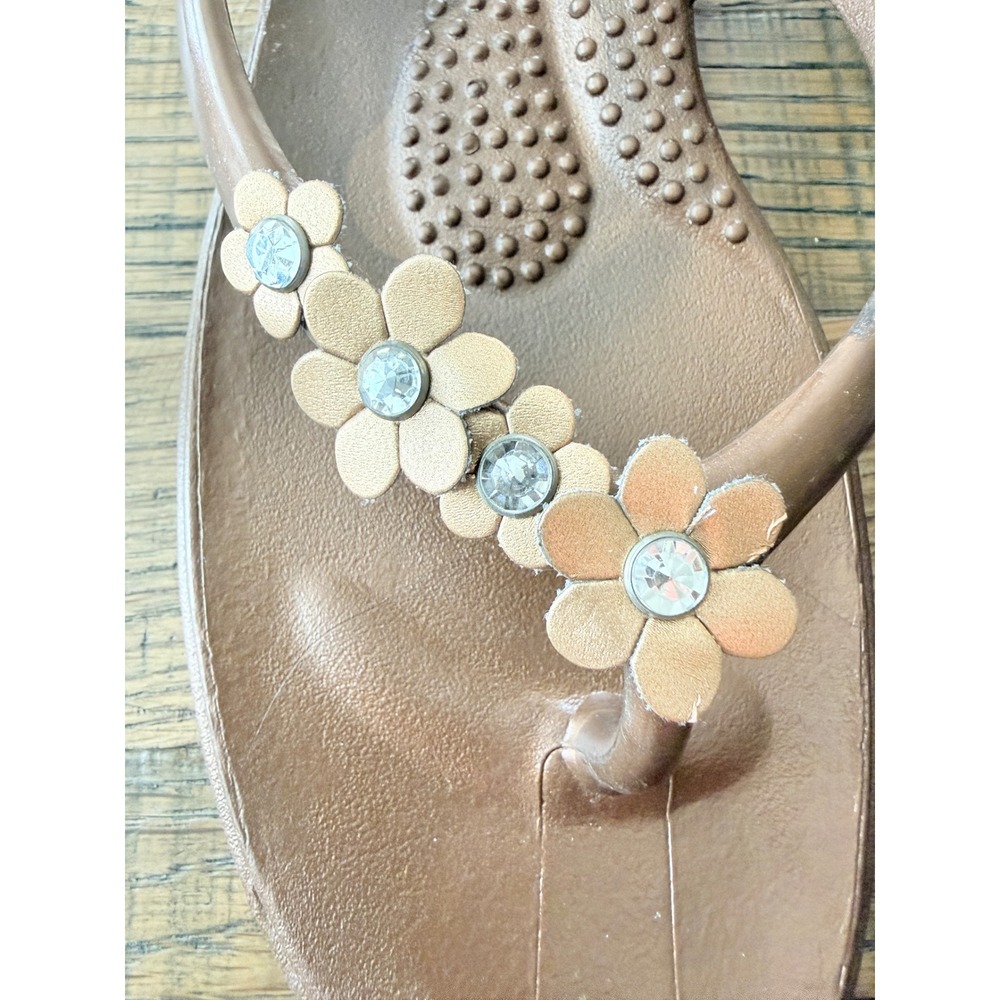 Oka-B Women Brown Floral Rhinestone Thong Sandals Flip Flops Size M/L 8-9 USA - Picture 3 of 8